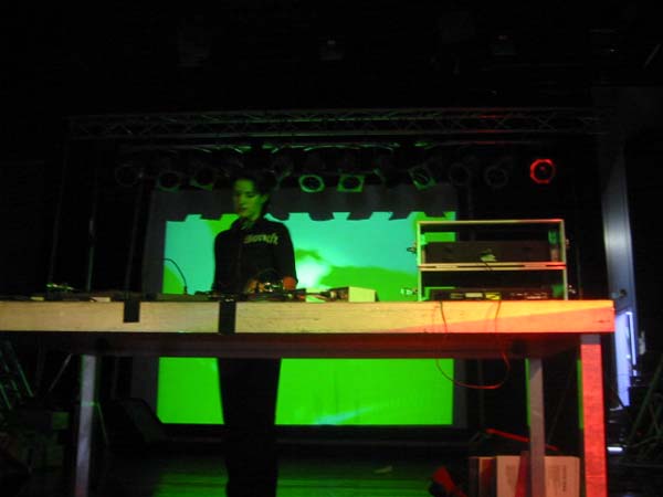 100-0056_IMG