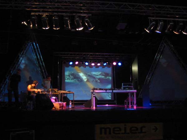 100-0071_IMG