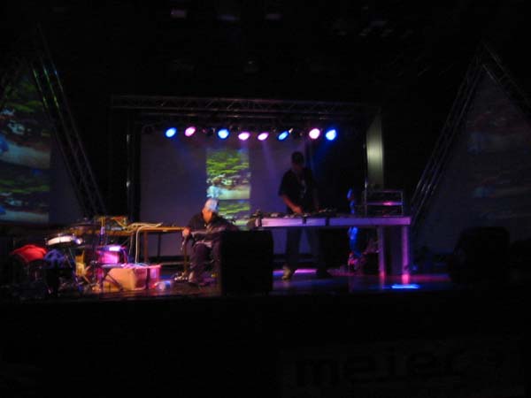 100-0076_IMG