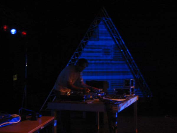 100-0094_IMG