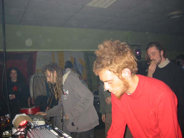 100-0076_IMG