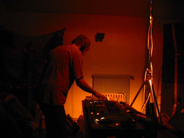 101-0143_IMG