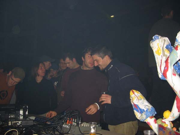 100-0028_IMG