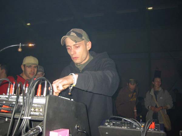 100-0098_IMG