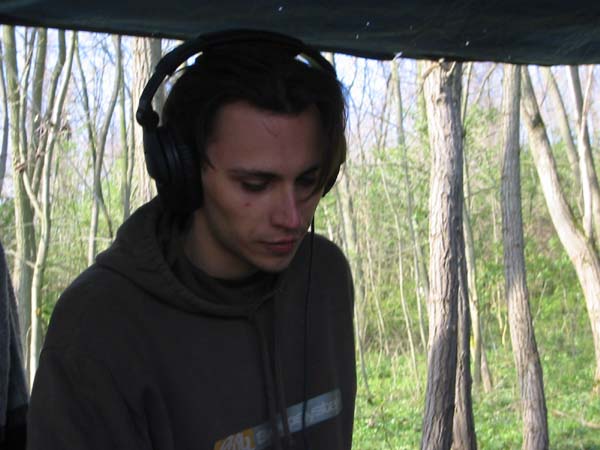 102-0239_IMG